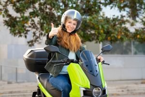 Veilig op weg: het belang van een scooterhelm in je dagelijkse rit